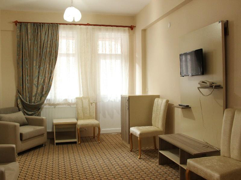 Uzundere Öğretmenevi