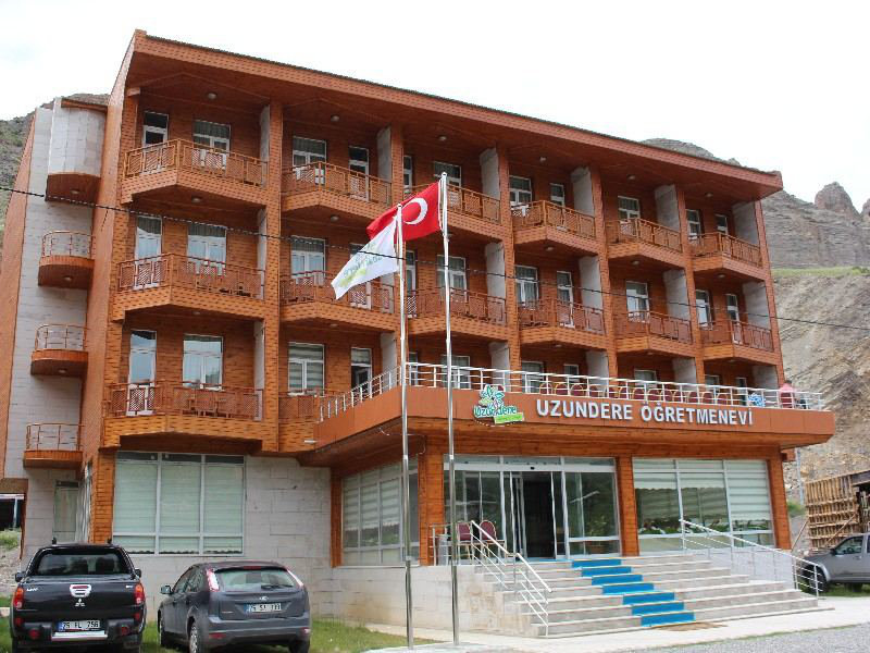 Uzundere Öğretmenevi